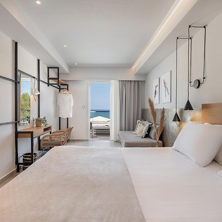 Alexia Beach Hotel Agia Marina  Екстер'єр фото