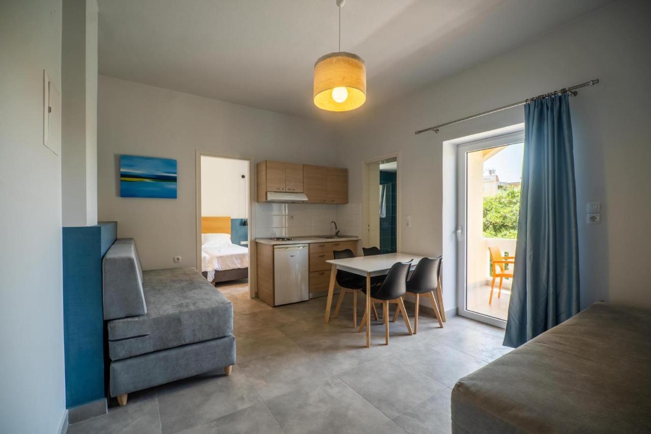 Alexia Beach Hotel Agia Marina  Екстер'єр фото