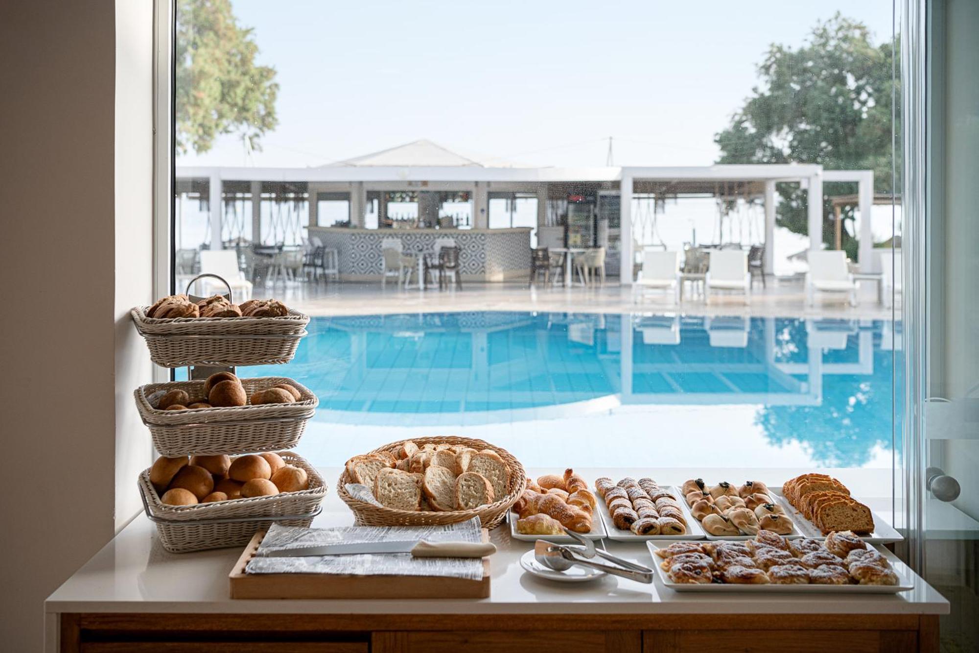 Alexia Beach Hotel Agia Marina  Екстер'єр фото