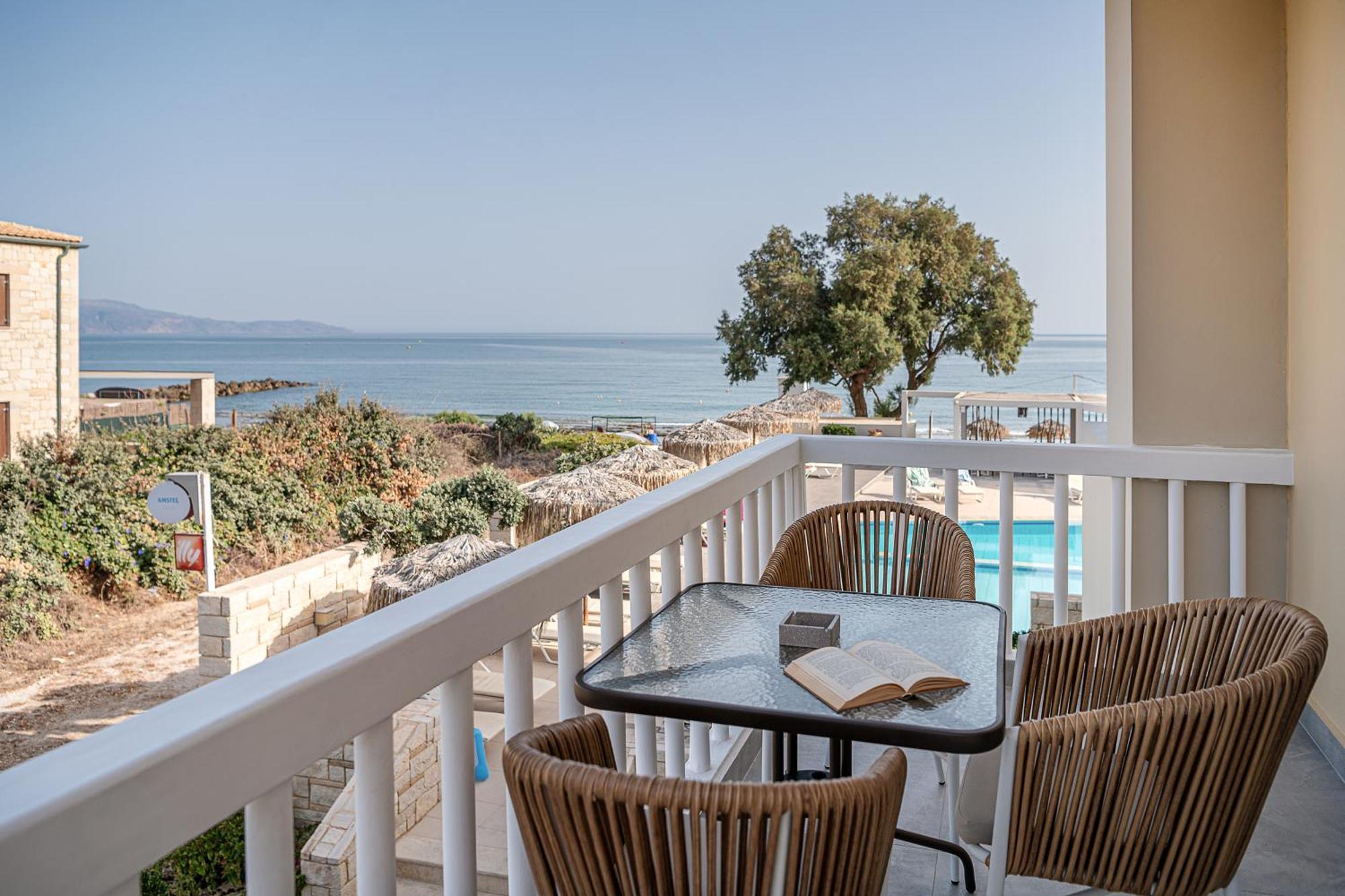 Alexia Beach Hotel Agia Marina  Екстер'єр фото