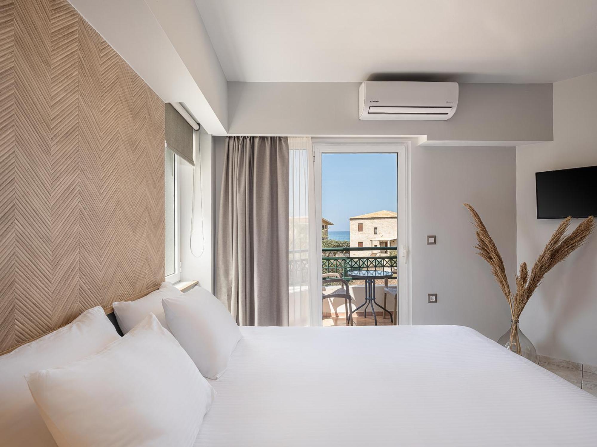 Alexia Beach Hotel Agia Marina  Екстер'єр фото