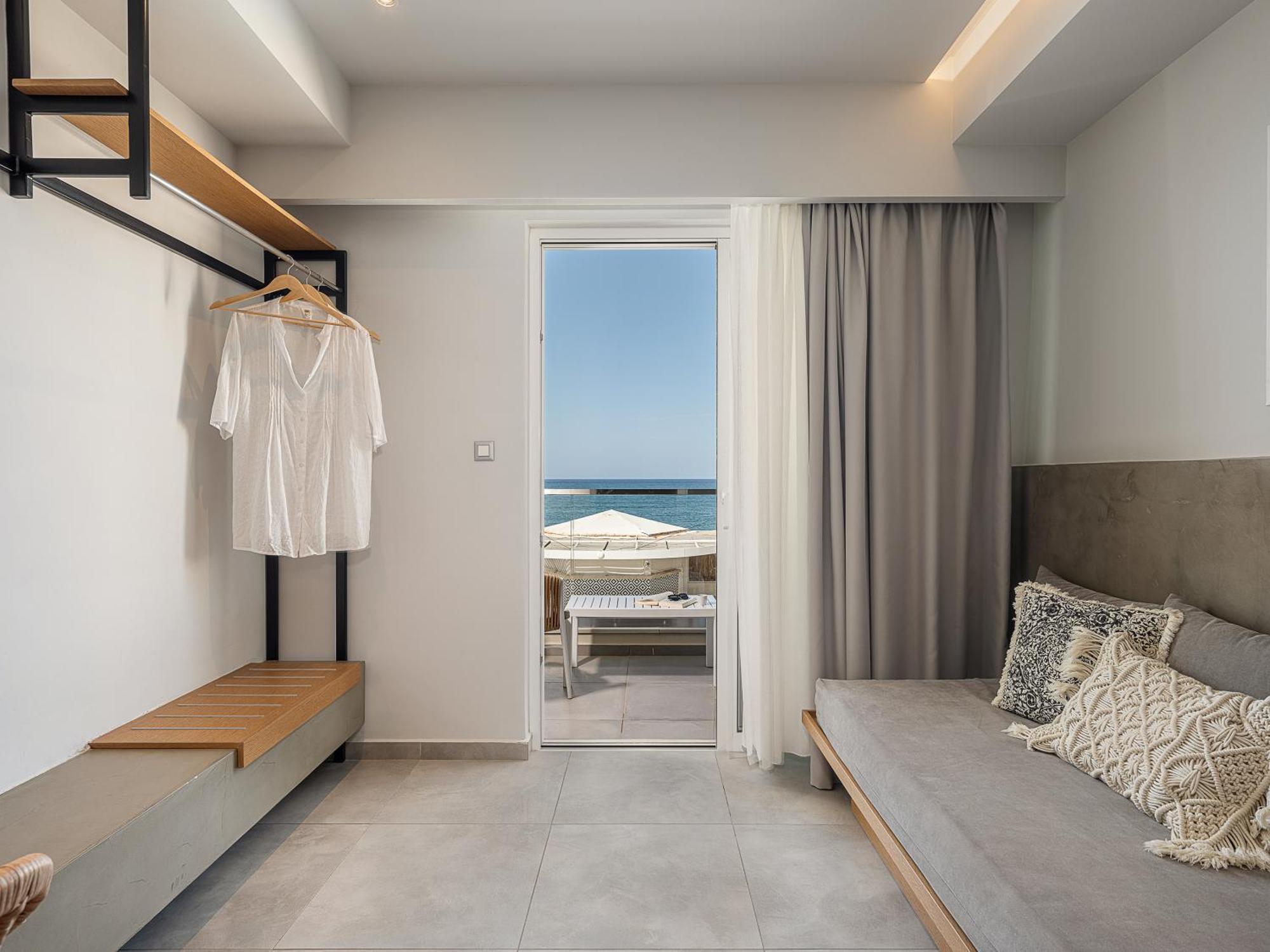 Alexia Beach Hotel Agia Marina  Екстер'єр фото