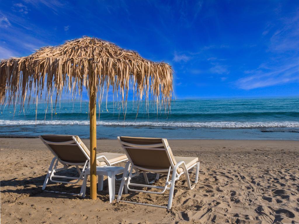 Alexia Beach Hotel Agia Marina  Екстер'єр фото